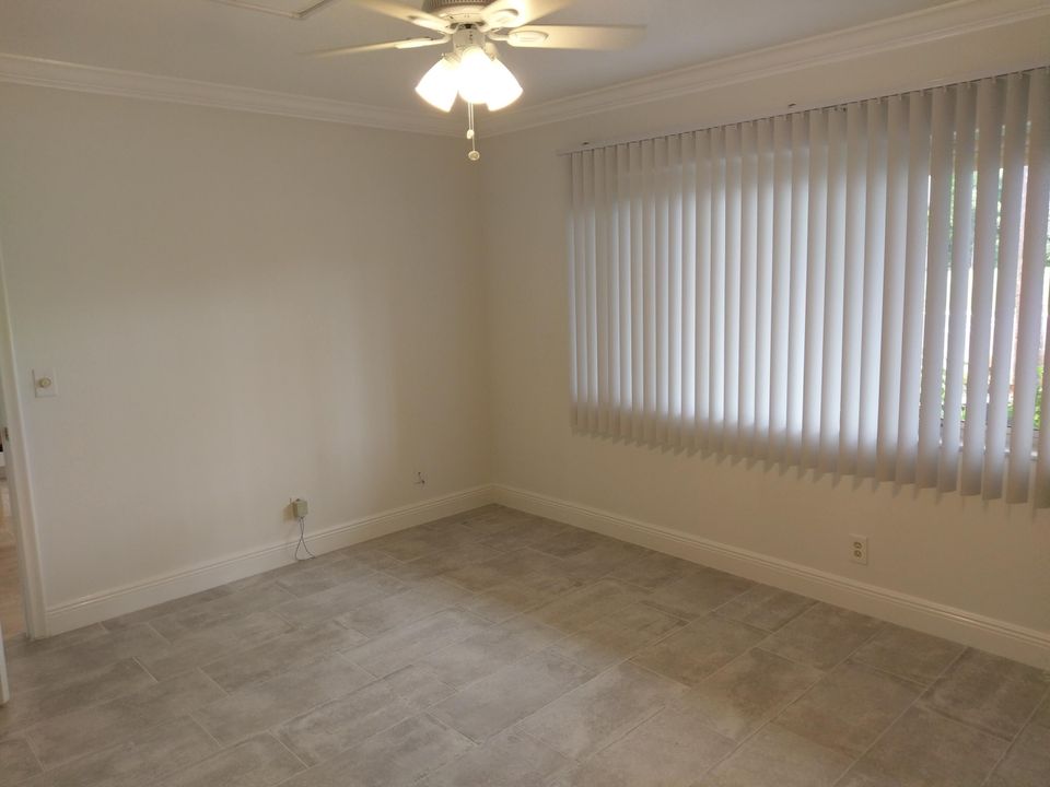 Под контрактом: $1,950 (2 спален, 2 ванн, 924 Квадратных фут)