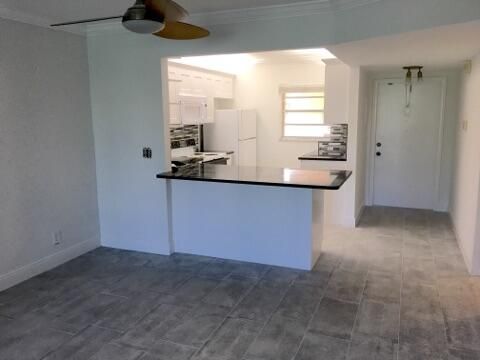 Под контрактом: $1,950 (2 спален, 2 ванн, 924 Квадратных фут)