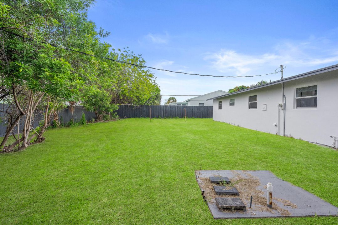 For Sale: $399,000 (3 beds, 2 baths, 1106 Square Feet)