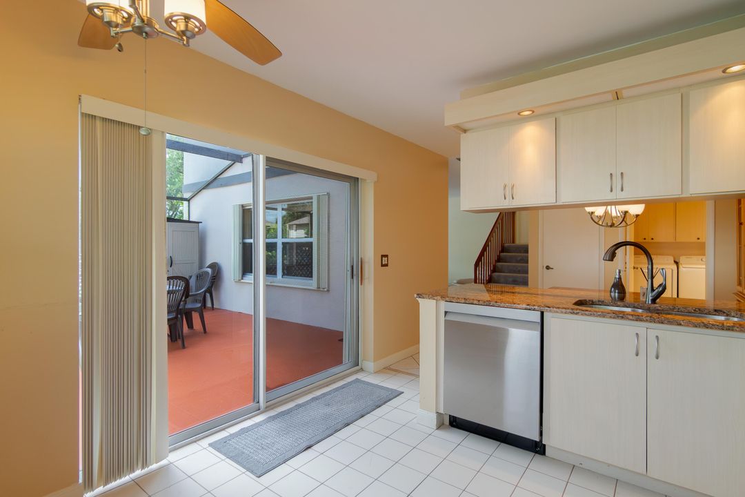 合同活跃: $299,900 (2 贝兹, 2 浴室, 1398 平方英尺)