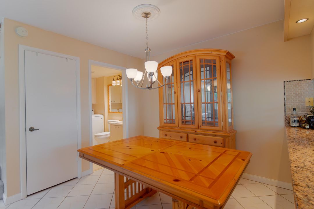 合同活跃: $299,900 (2 贝兹, 2 浴室, 1398 平方英尺)