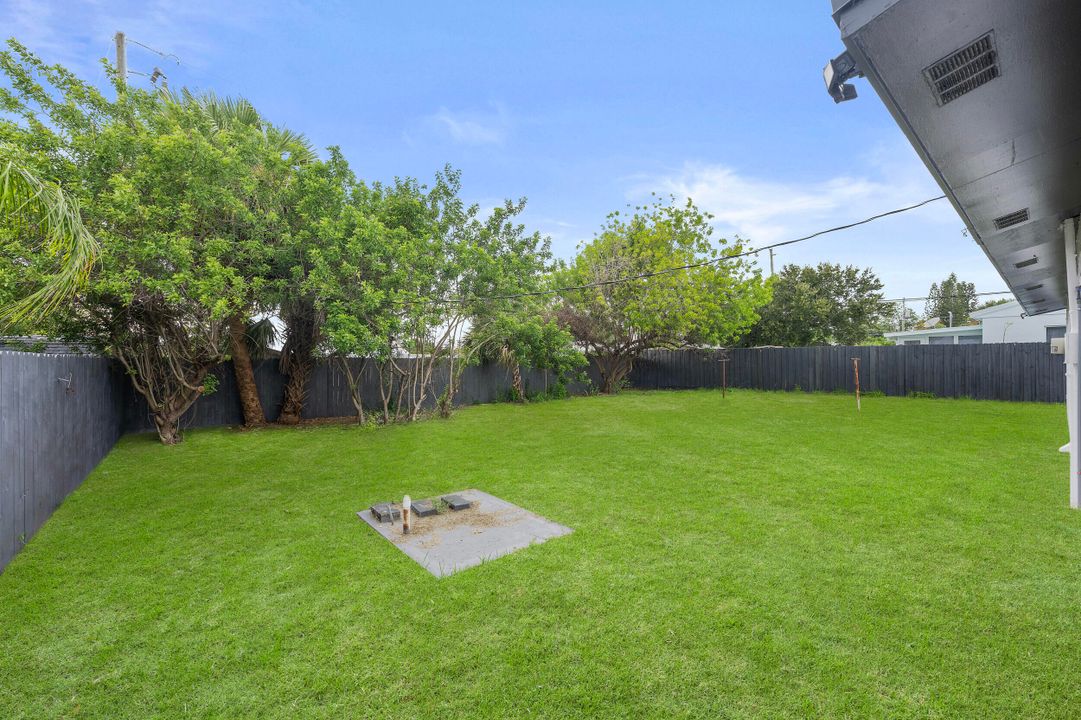 For Sale: $399,000 (3 beds, 2 baths, 1106 Square Feet)