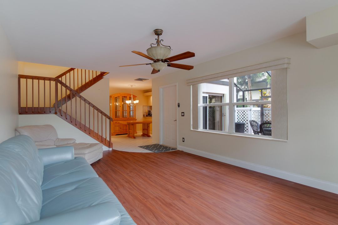 合同活跃: $299,900 (2 贝兹, 2 浴室, 1398 平方英尺)