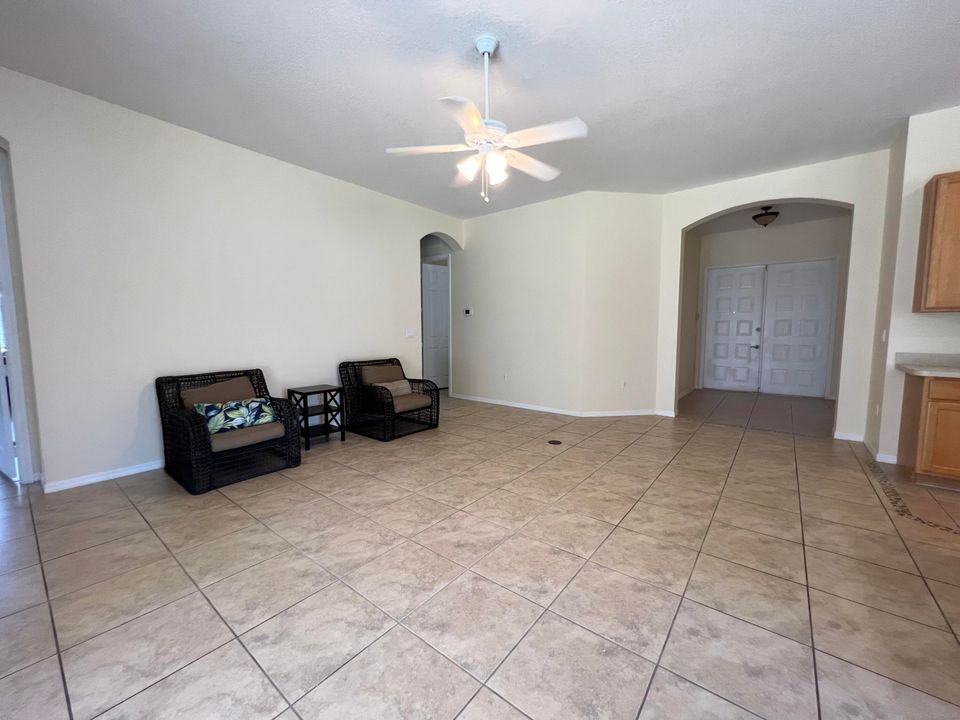 Active With Contract: $2,200 (3 beds, 2 baths, 1953 Square Feet)