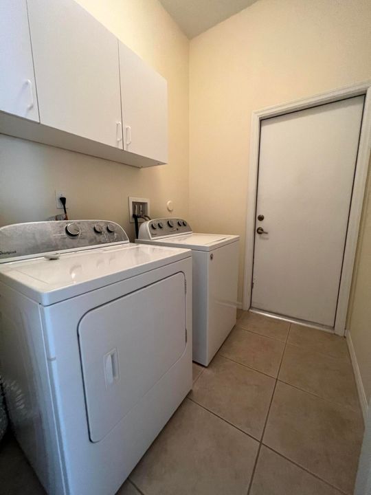 Active With Contract: $2,200 (3 beds, 2 baths, 1953 Square Feet)