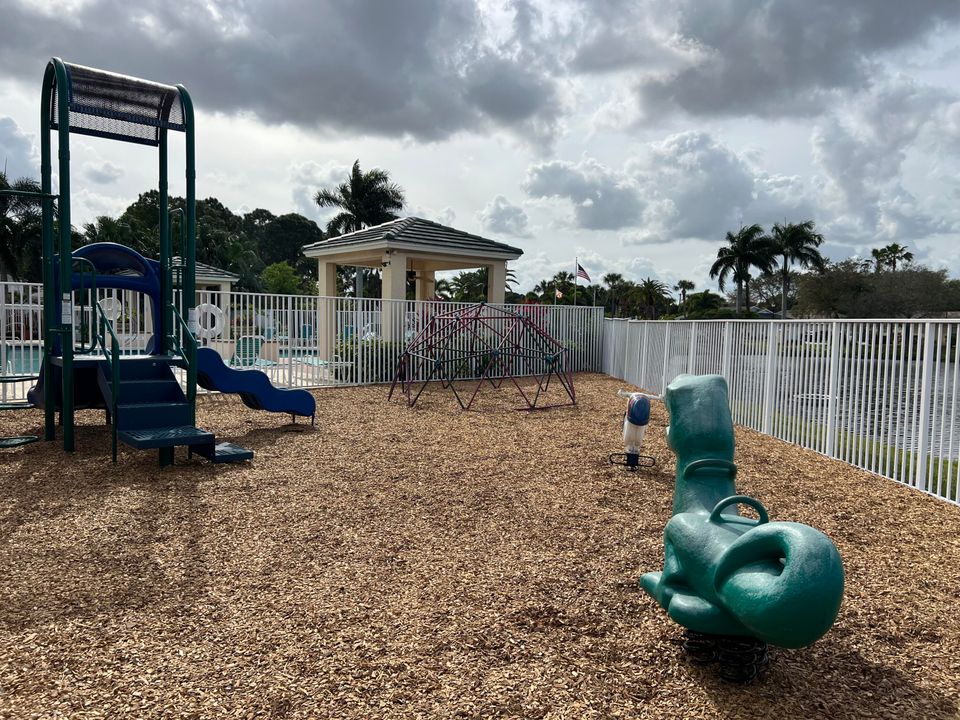 Active With Contract: $2,200 (3 beds, 2 baths, 1953 Square Feet)