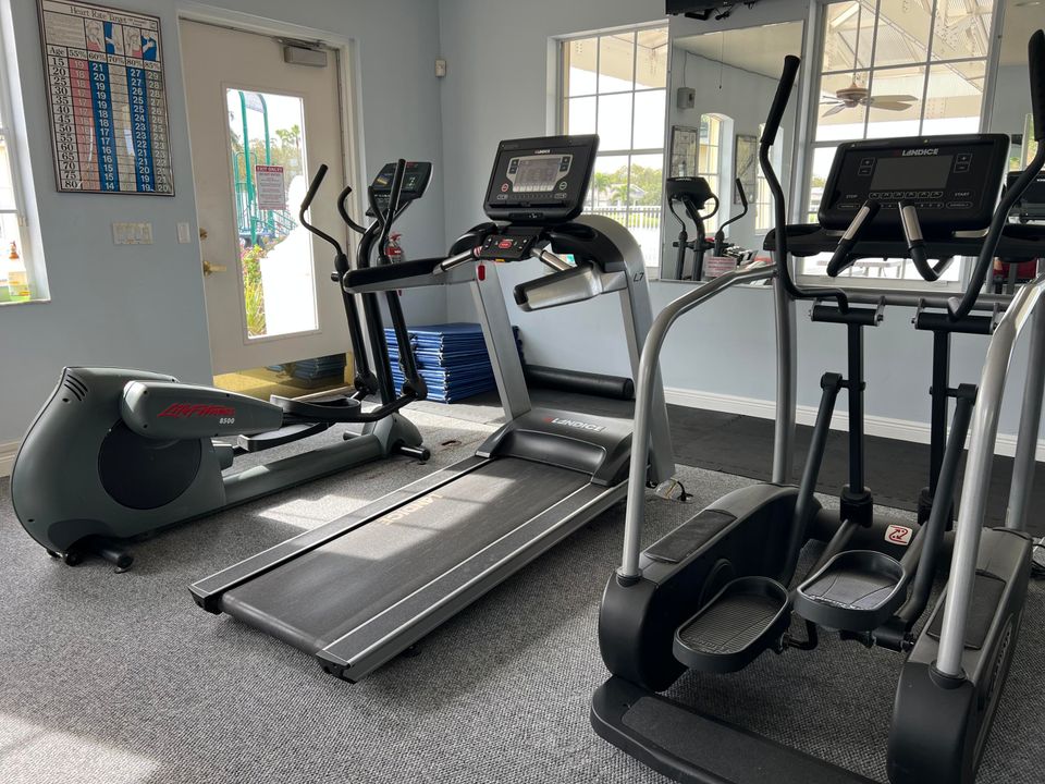 Active With Contract: $2,200 (3 beds, 2 baths, 1953 Square Feet)