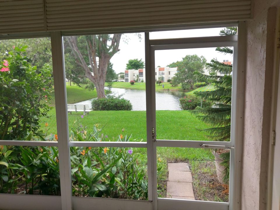 Под контрактом: $1,950 (2 спален, 2 ванн, 924 Квадратных фут)