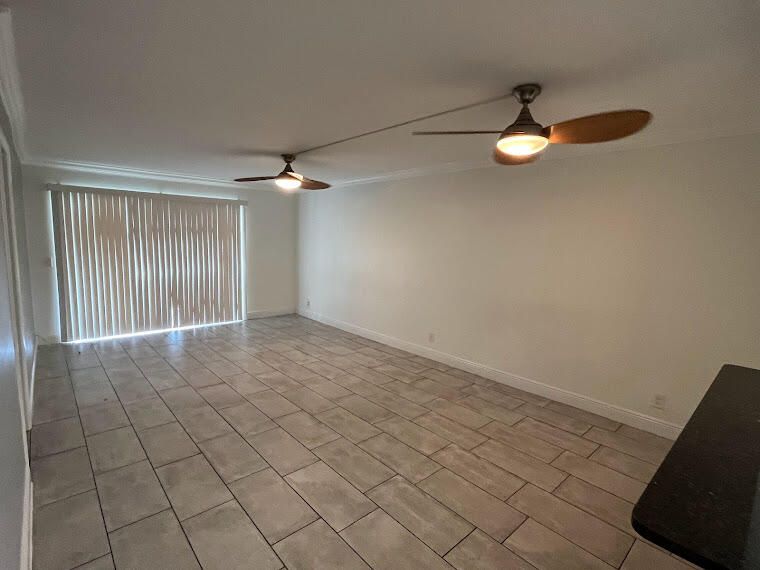 Под контрактом: $1,950 (2 спален, 2 ванн, 924 Квадратных фут)