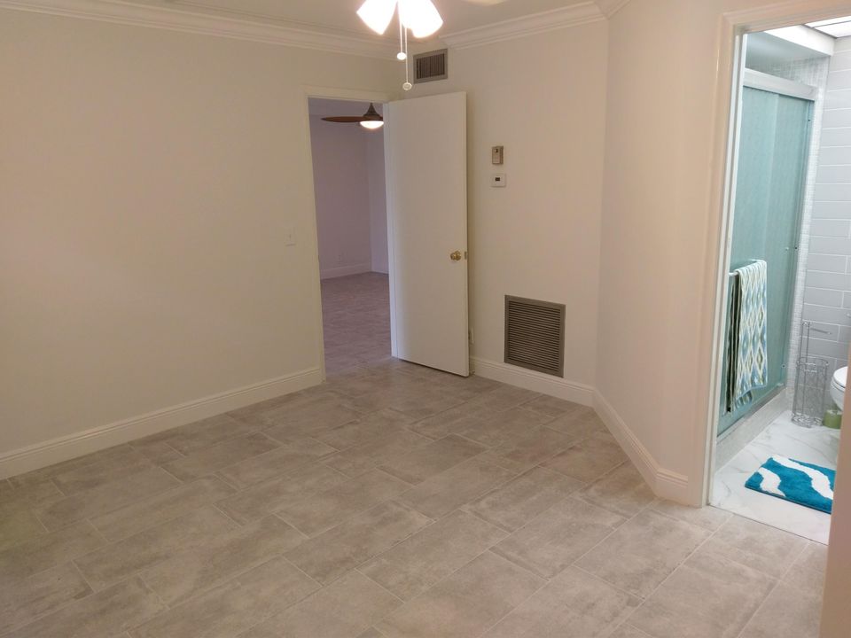 Под контрактом: $1,950 (2 спален, 2 ванн, 924 Квадратных фут)