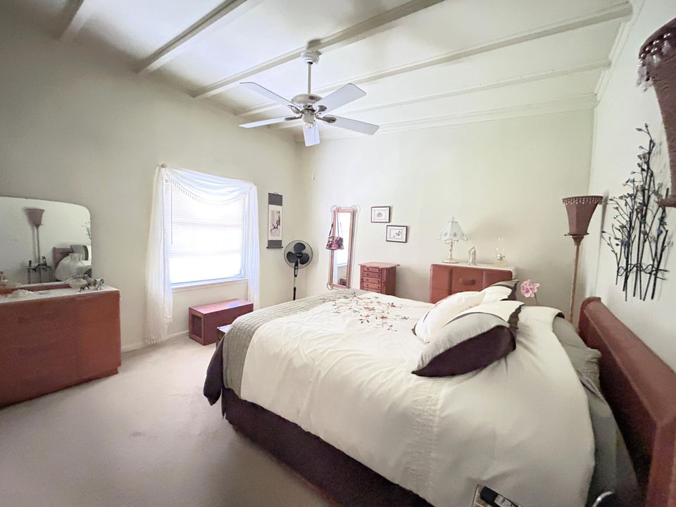 For Sale: $950,000 (0 beds, 0 baths, 2402 Square Feet)