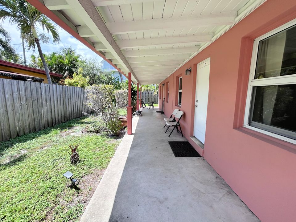 For Sale: $950,000 (0 beds, 0 baths, 2402 Square Feet)