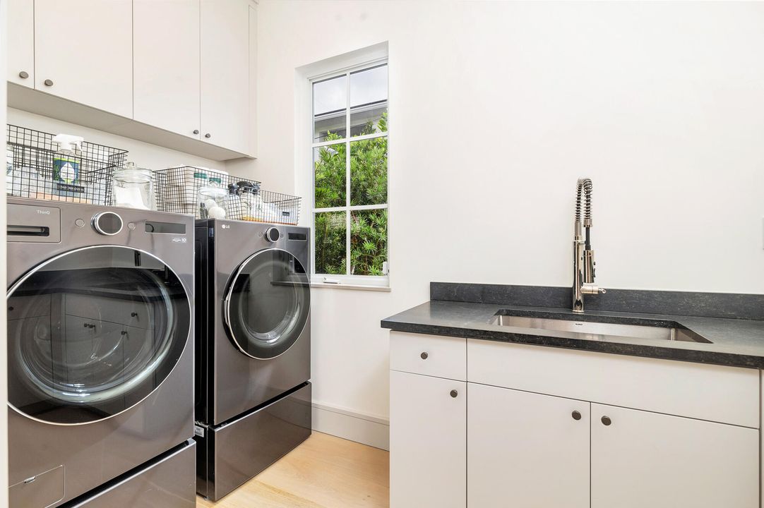 Active With Contract: $4,895,000 (4 beds, 4 baths, 3865 Square Feet)