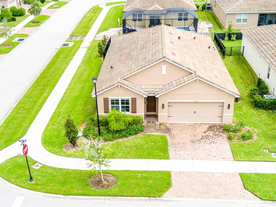 Recently Sold: $373,000 (4 beds, 2 baths, 1916 Square Feet)