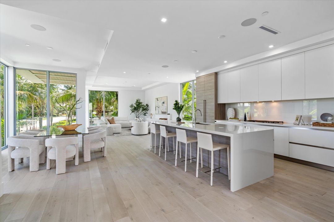 出租: $45,000 (4 贝兹, 4 浴室, 3854 平方英尺)