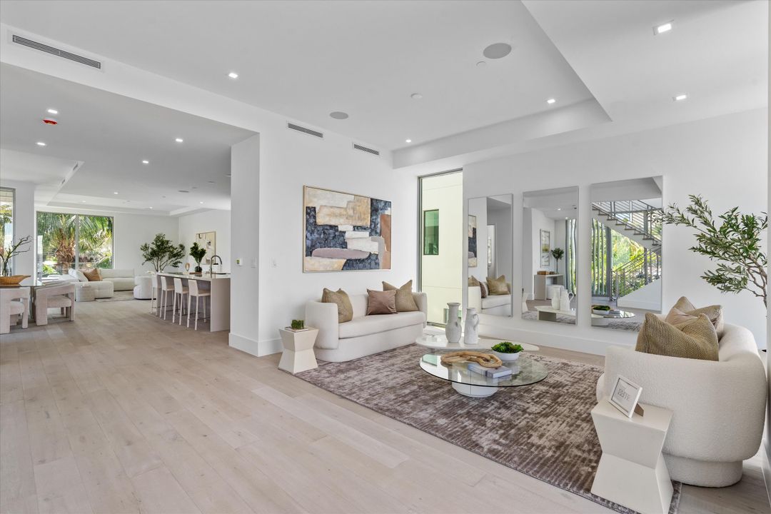 出租: $45,000 (4 贝兹, 4 浴室, 3854 平方英尺)