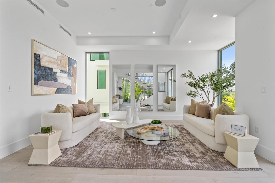 出租: $45,000 (4 贝兹, 4 浴室, 3854 平方英尺)