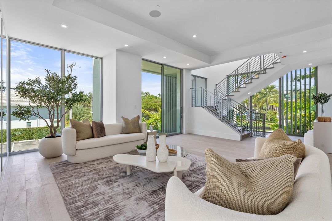 出租: $45,000 (4 贝兹, 4 浴室, 3854 平方英尺)