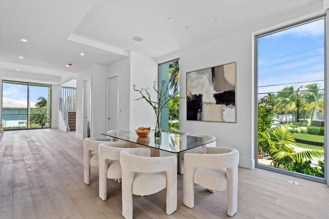 出租: $45,000 (4 贝兹, 4 浴室, 3854 平方英尺)