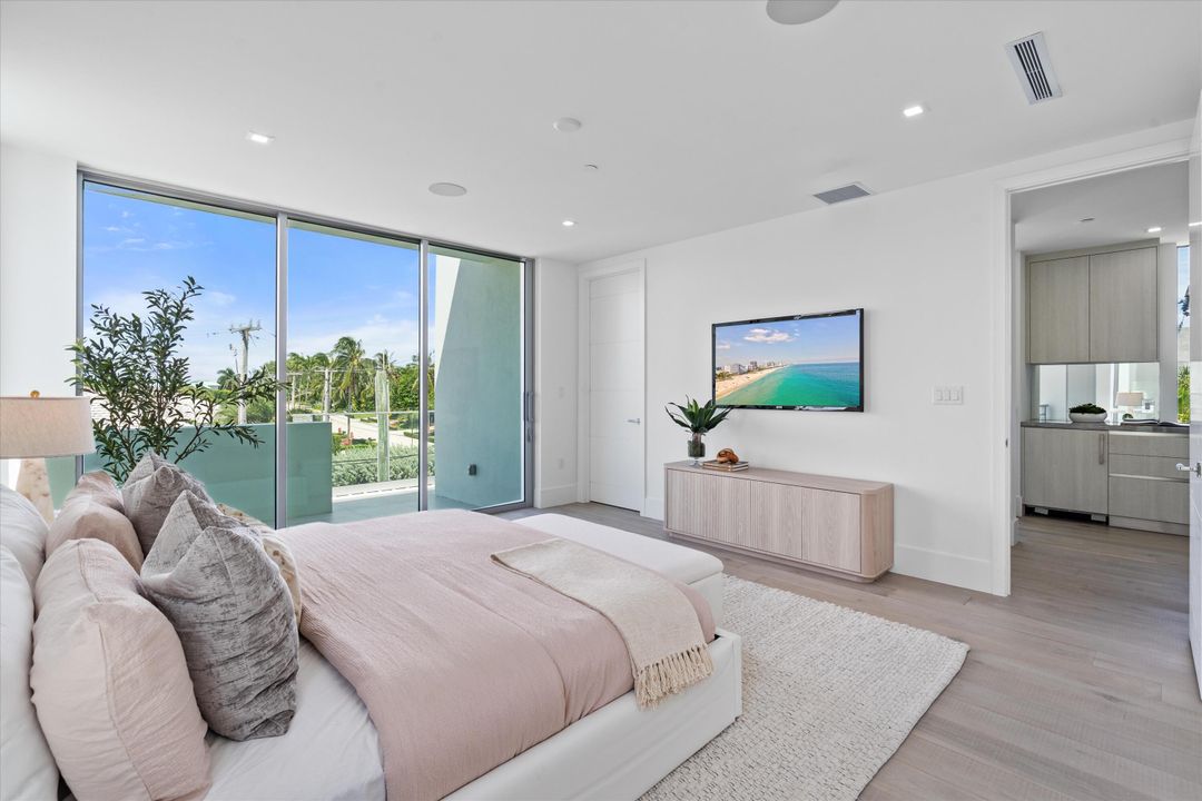 出租: $45,000 (4 贝兹, 4 浴室, 3854 平方英尺)