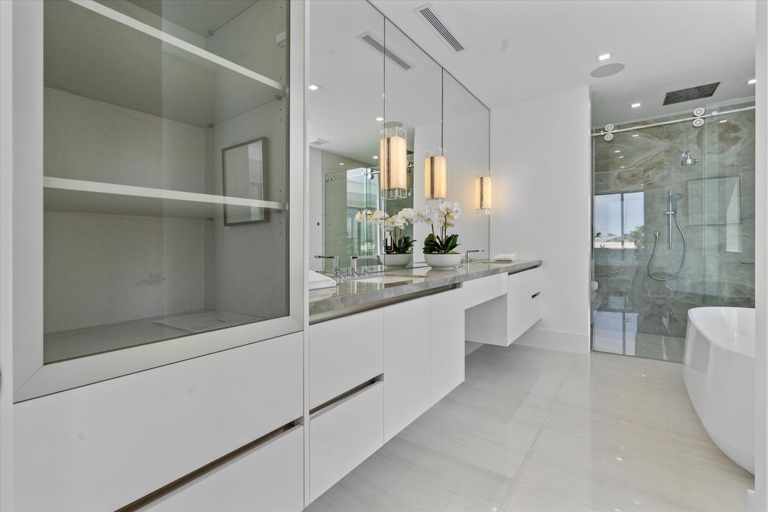 出租: $45,000 (4 贝兹, 4 浴室, 3854 平方英尺)