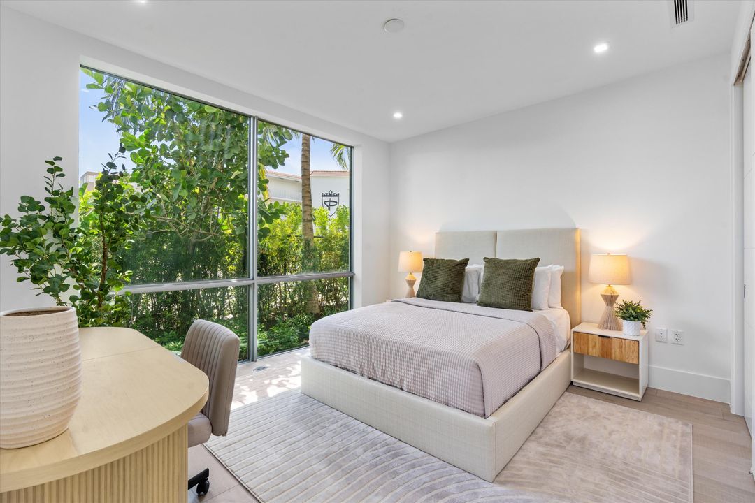 出租: $45,000 (4 贝兹, 4 浴室, 3854 平方英尺)