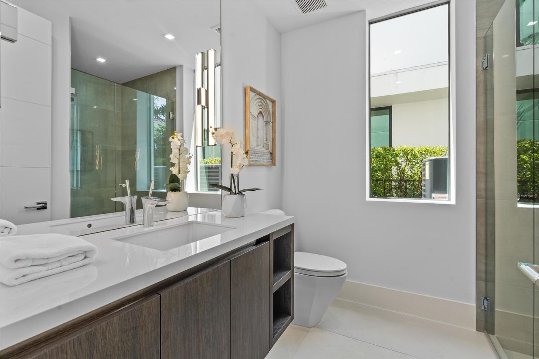 出租: $45,000 (4 贝兹, 4 浴室, 3854 平方英尺)