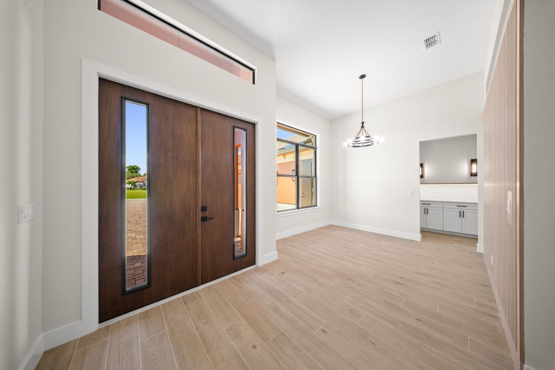 For Sale: $1,013,000 (4 beds, 3 baths, 2684 Square Feet)