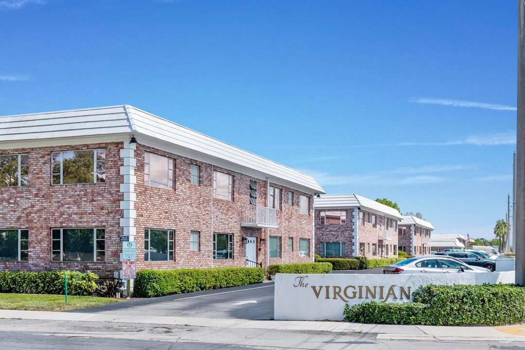 For Sale: $159,999 (2 beds, 2 baths, 930 Square Feet)