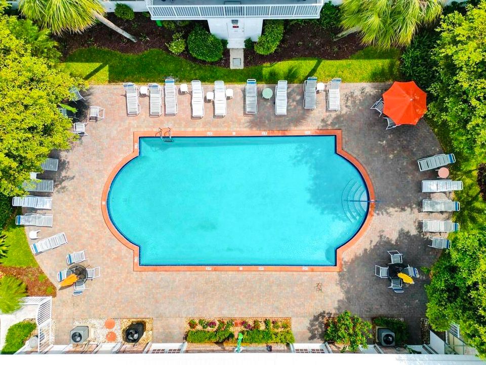 For Sale: $159,999 (2 beds, 2 baths, 930 Square Feet)