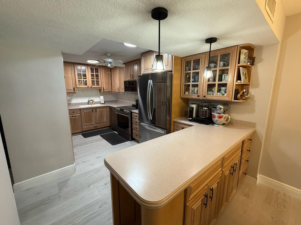 For Rent: $3,000 (3 beds, 2 baths, 1624 Square Feet)