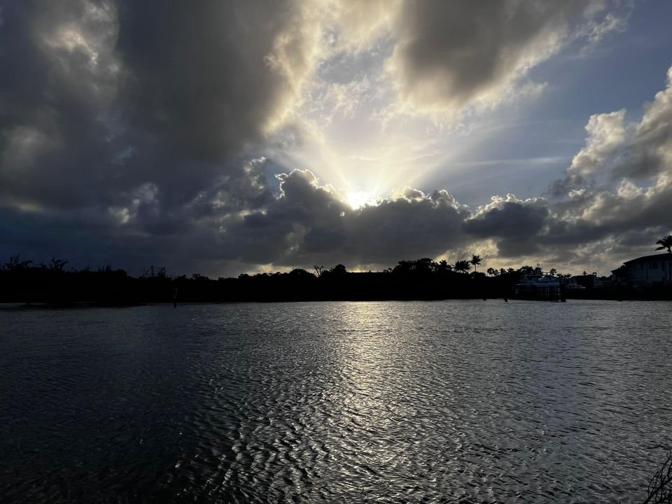 For Rent: $3,000 (3 beds, 2 baths, 1624 Square Feet)