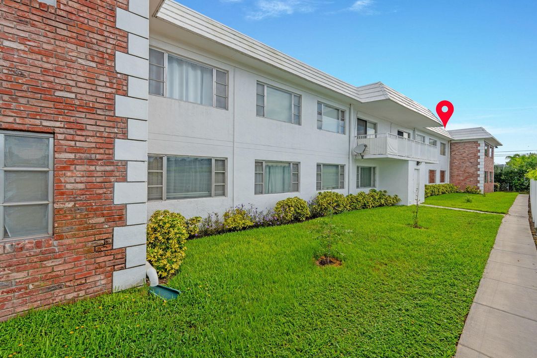 For Sale: $159,999 (2 beds, 2 baths, 930 Square Feet)