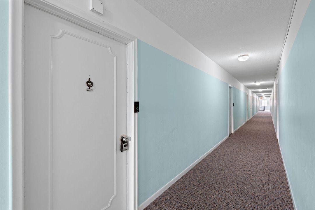 For Sale: $159,999 (2 beds, 2 baths, 930 Square Feet)