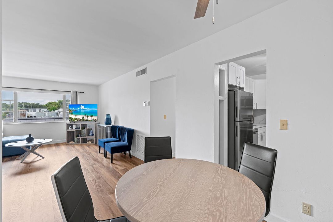 For Sale: $159,999 (2 beds, 2 baths, 930 Square Feet)