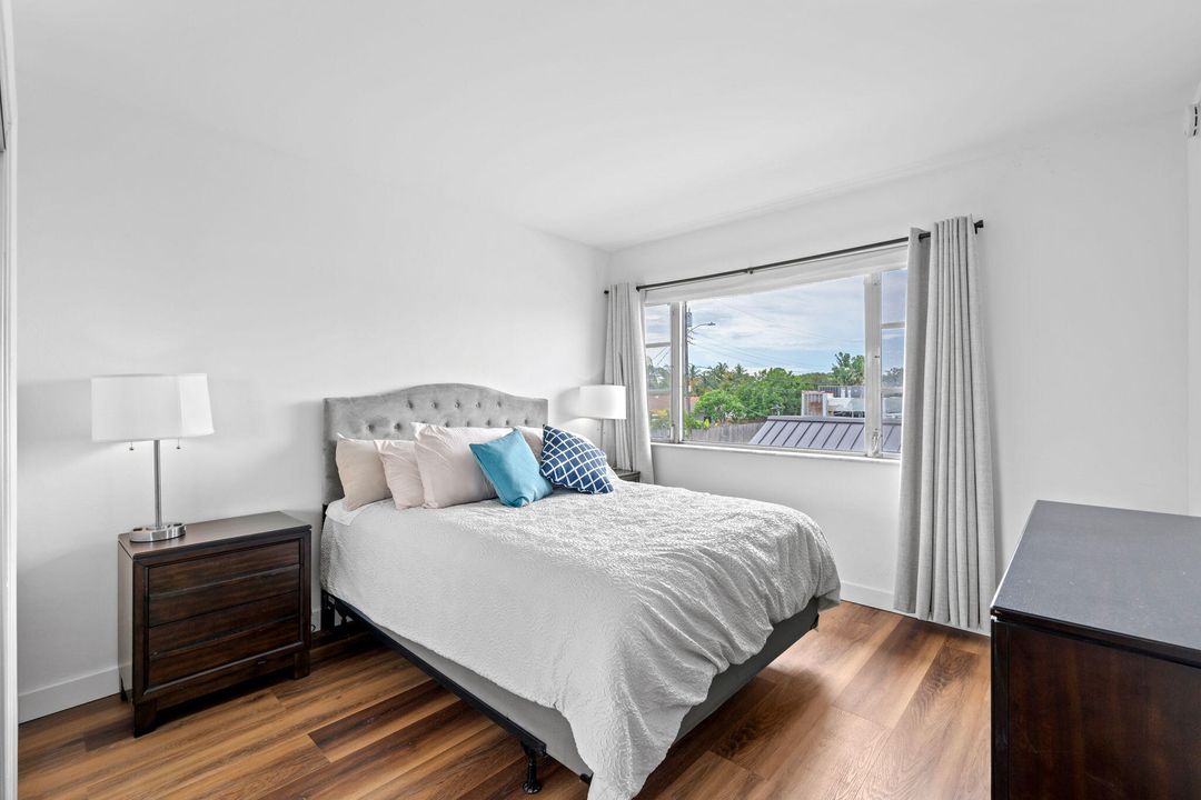 For Sale: $159,999 (2 beds, 2 baths, 930 Square Feet)