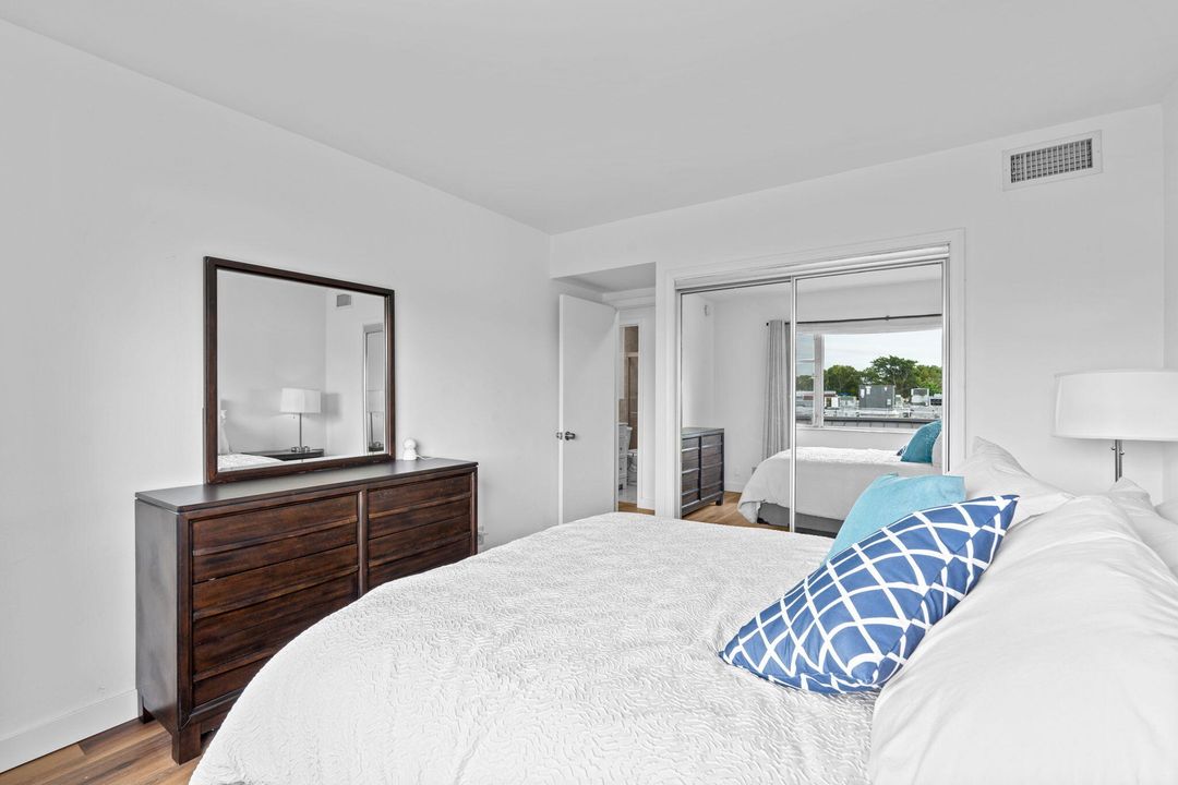 For Sale: $159,999 (2 beds, 2 baths, 930 Square Feet)