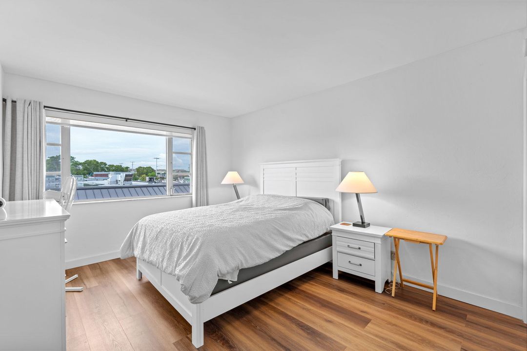 For Sale: $159,999 (2 beds, 2 baths, 930 Square Feet)