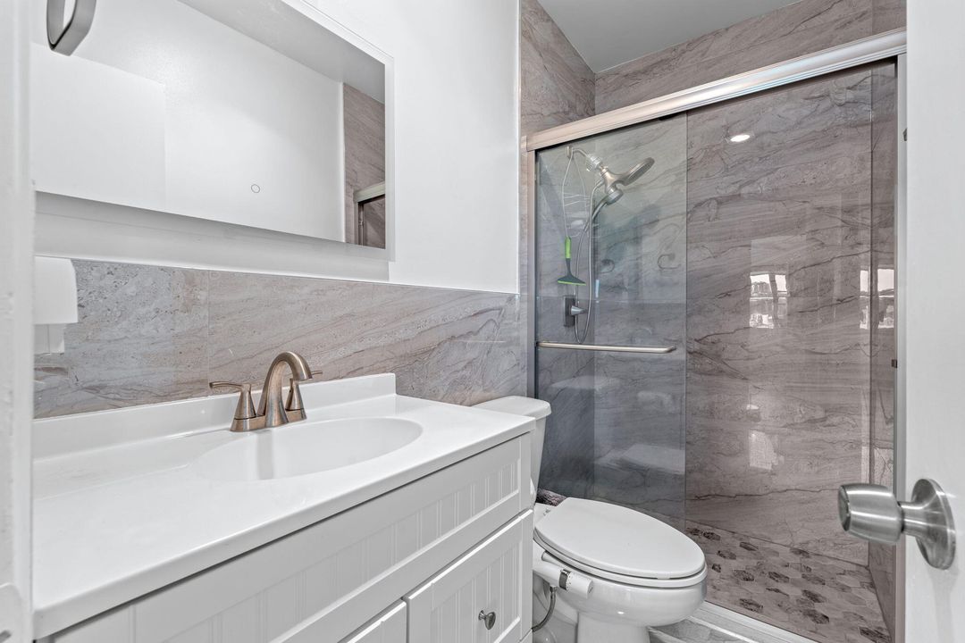 For Sale: $159,999 (2 beds, 2 baths, 930 Square Feet)