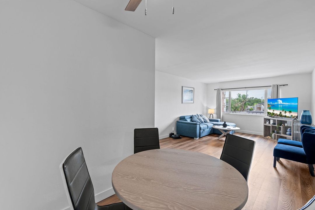 For Sale: $159,999 (2 beds, 2 baths, 930 Square Feet)