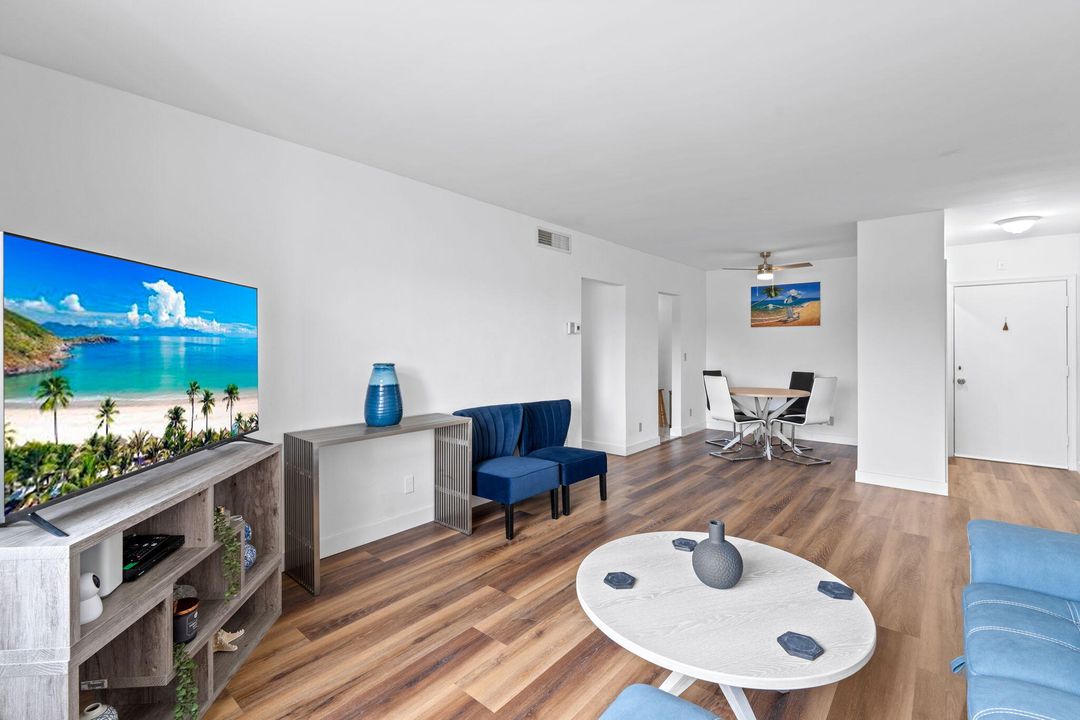 For Sale: $159,999 (2 beds, 2 baths, 930 Square Feet)