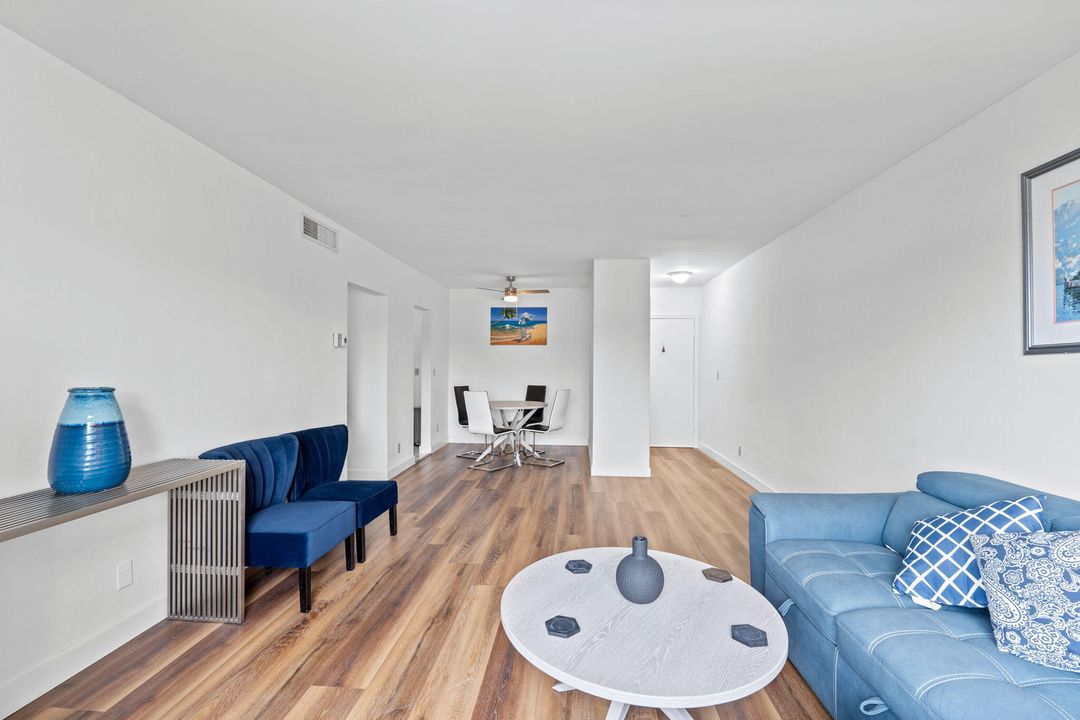 For Sale: $159,999 (2 beds, 2 baths, 930 Square Feet)