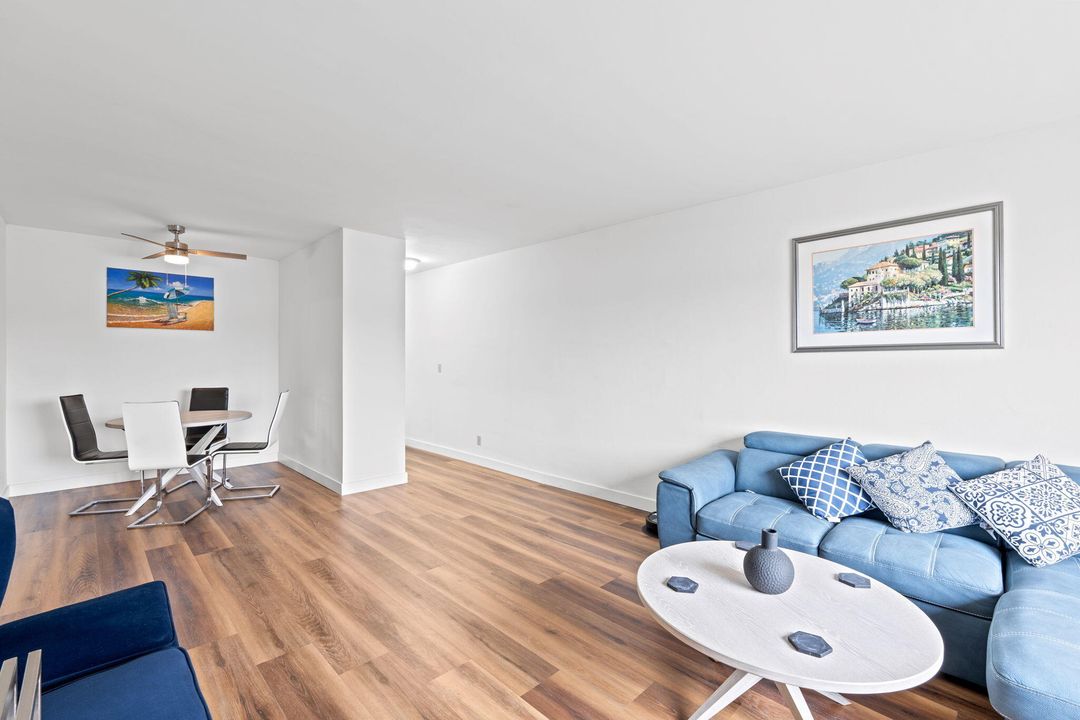 For Sale: $159,999 (2 beds, 2 baths, 930 Square Feet)