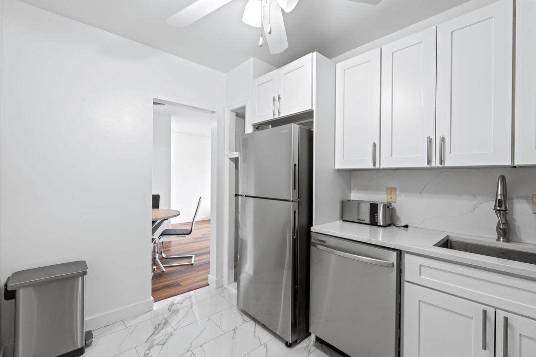 For Sale: $159,999 (2 beds, 2 baths, 930 Square Feet)