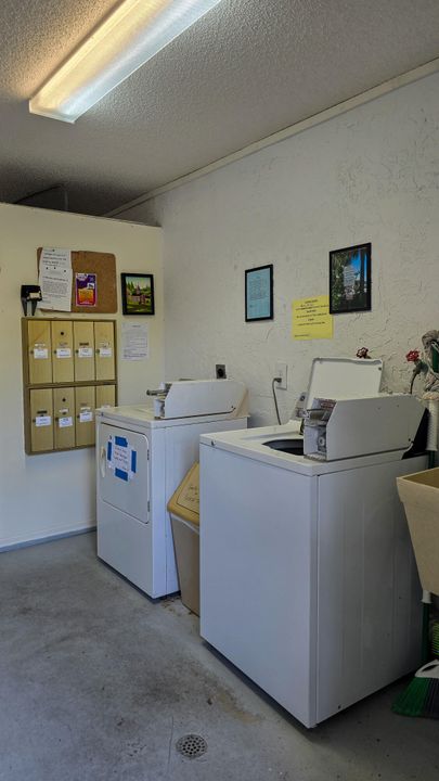 For Sale: $154,000 (2 beds, 2 baths, 1130 Square Feet)