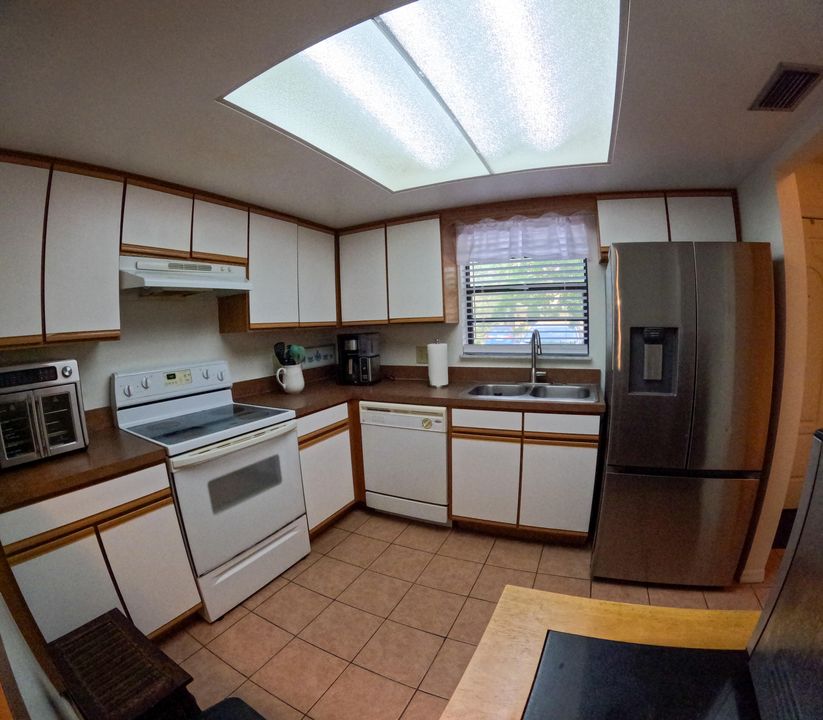 For Sale: $154,000 (2 beds, 2 baths, 1130 Square Feet)