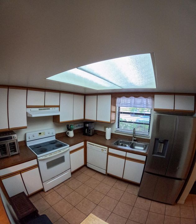 For Sale: $154,000 (2 beds, 2 baths, 1130 Square Feet)