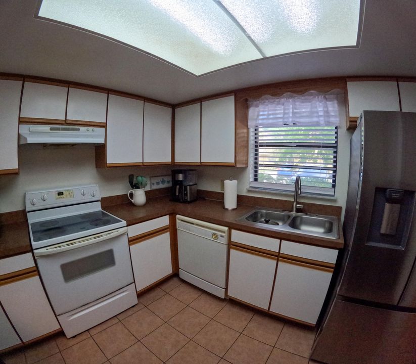 For Sale: $154,000 (2 beds, 2 baths, 1130 Square Feet)