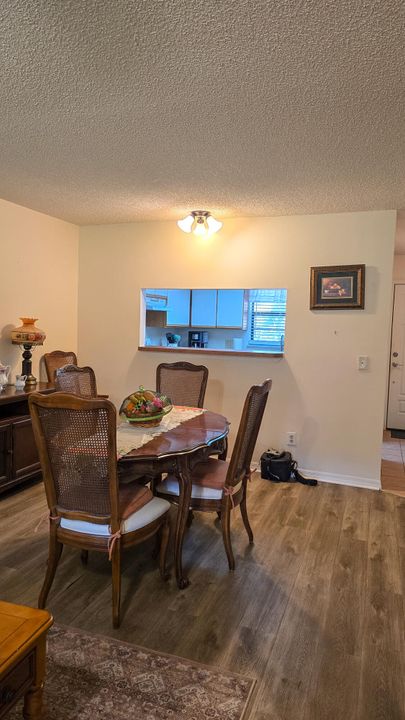 For Sale: $154,000 (2 beds, 2 baths, 1130 Square Feet)