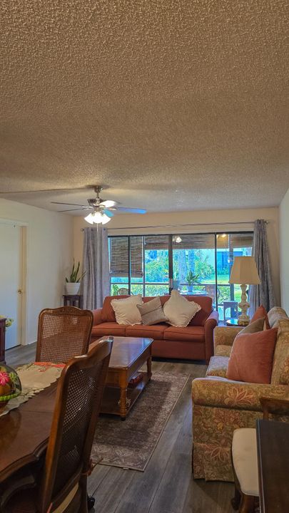 For Sale: $154,000 (2 beds, 2 baths, 1130 Square Feet)